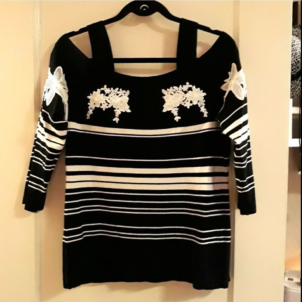 Offshoulder Sweater